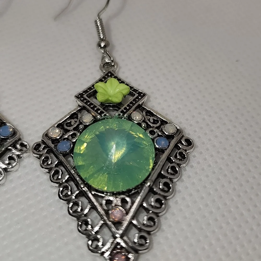 Elegant Silver and‎ Green Earrings